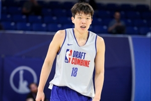 朱彦硕：杨瀚森在联合试训表现不错 不过还没好到进入首轮的地步