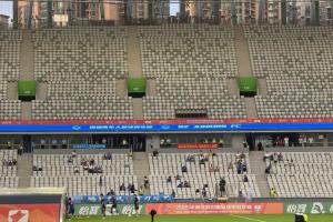 上座率惨淡！深圳青年人主场宝体看台仅有零散几名球迷