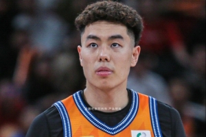 继续升级！李添荣晒出自己在美国进行特训的视频