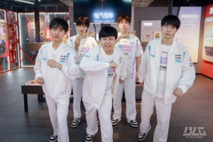 保持全胜！BLG发布赛场合照：鼓之以戒躁，第二轮全力以赴