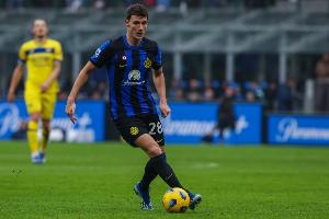 意媒：报价和要价之间存在分歧，国米拒绝了里尔对帕瓦尔的报价