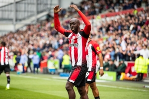 罗马诺：纽卡提出4000万镑新报价，维萨再次向布伦特福德要求转会