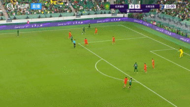 还以颜色！杨立瑜头球攻门顶正，余鉴贤将球扑住