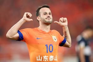 韩鹏过招邵佳一！鲁媒：泰山阵容还存在变数，防线遇挑战