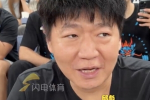 山东男篮教练组现场助阵泰山队，邱彪：第一次来，太震撼了