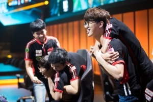 摄影师一村晒照回顾十年前的今日：LGD夺得2015 LPL夏季赛冠军