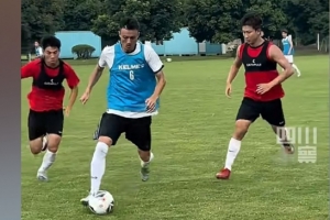 卷起来了！“川超”成都队今日与成都蓉城B队进行了热身赛