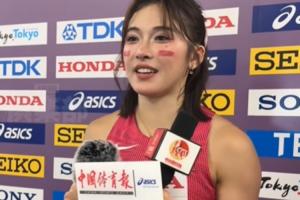 吴艳妮：我旁边的选手差点抢跑，她一闪我也闪了一下，枪就出去了