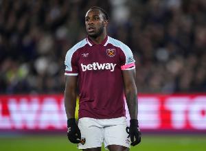 BBC：安东尼奥目前在布伦特福德进行训练，但不意味后者与其签约