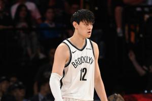 篮网生涯首秀！曾凡博10分06秒0出手3犯规献1抢断 持球突进险失误