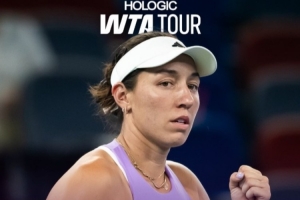 佩古拉逆转取胜首进武网4强，将战萨巴伦卡和莱巴金娜胜者