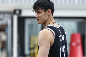 曾凡博还没上场！媒体人：NBA到处是人情世故 怎么就在中国拎不清