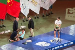 拼到抽筋林德克内希颁奖时出现抽筋，二人发表感言时泪流不止