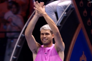 阿尔卡拉斯2-0轻松击败弗里茨，晋级沙特六王大满贯决赛