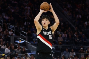 鲁媒：杨瀚森明天应该会有10分钟以上的出场时间 他也将面临考验