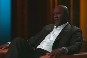 乔丹解说！米切尔发推：又能看到乔丹上电视了 风采依旧！