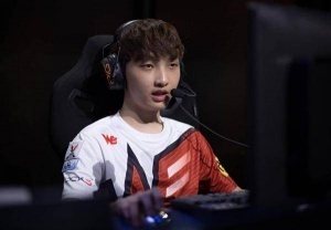 来个好签！今天赛后将有S15瑞士轮最后一轮抽签，Xiye担任嘉宾