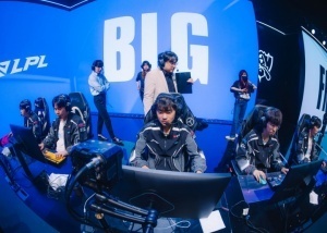 最终轮会打谁？BLG前四轮战绩：全打欧美两胜两负