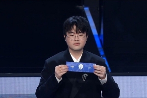 韩国队内战！韩解说看淘汰赛抽签带上痛苦面具：直接开始哀嚎