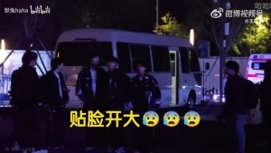 直接贴脸开大？BLG选手离场时有男粉怒喷：解散吧！