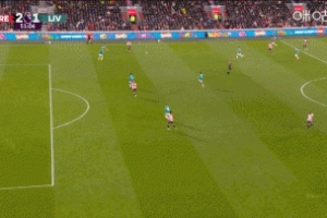 吓人！小蜜蜂一波反击又到利物浦门前，但蒂亚戈停大了