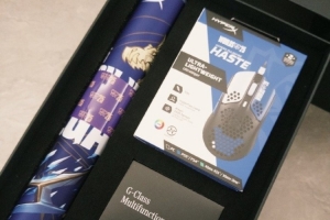 余霜晒照：一进家门就收到了世界赛礼盒耶！！！