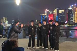 近期上海随机地点刷新LOL职业选手！？网友偶遇HLE选手在外滩拍摄