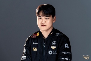 使用卡莎助T1获胜拖至决胜局 而Gumayusi卡莎也终结五连败