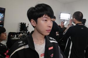 对线屡屡劣势绑架队友 决胜局拿球但无力回天 吧友如何评价Hope表现！