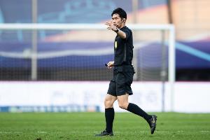 袁甲评艾堃：蓉城第一个球那个冒哨，和当年吹费莱尼那球如出一辙